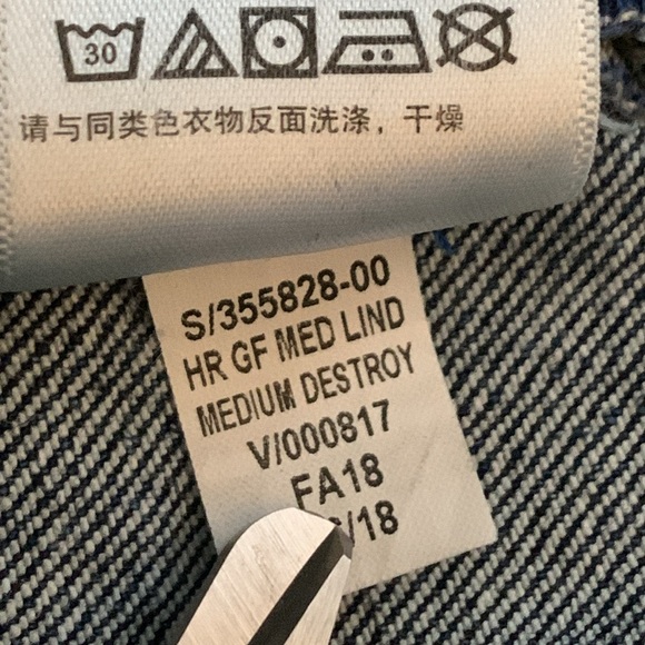 GAP HIGH RISE DESTROYED GIRLFRIEND JEANS - Picture 9 of 10